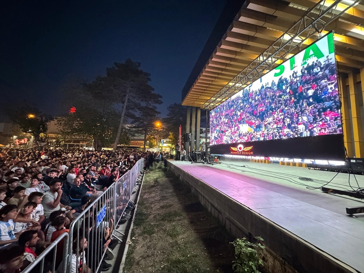 Nesine 2. Lig play-off final maçında Artı Değer Vanspor'un, Kayseri'de karşılaştığı Batman...