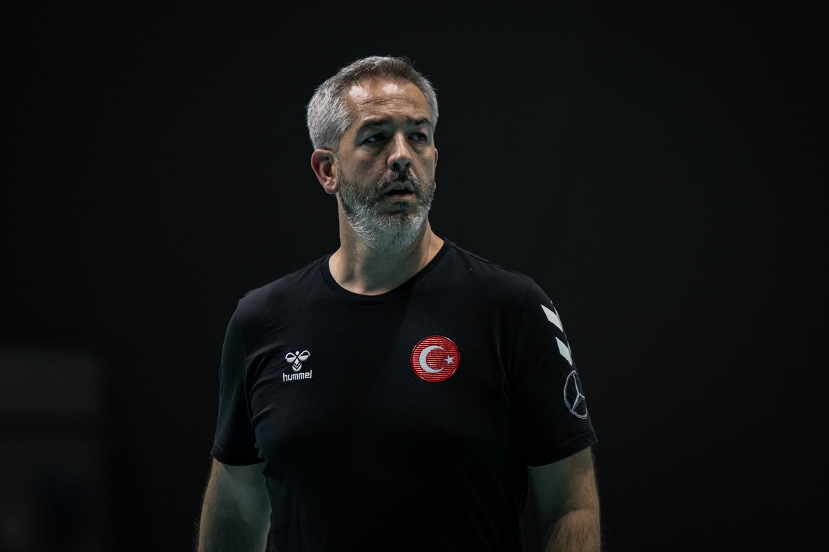 Ocak ayının ortasında milli takımın başına geçen 37 yaşındaki A Milli Kadın Hentbol Takımı'nın...