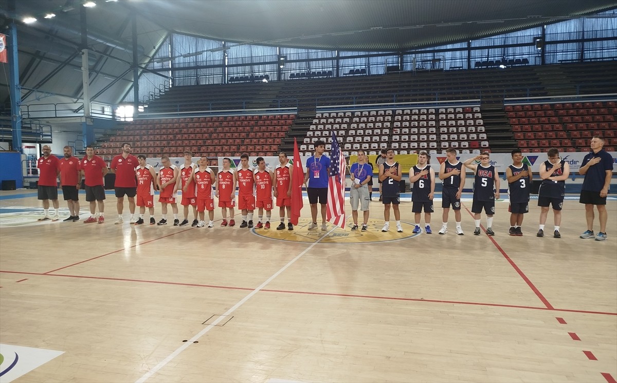 Özel sporcular futsal ve basketbol milli takımları, İtalya'da düzenlenen Avrupa Şampiyonası'na...