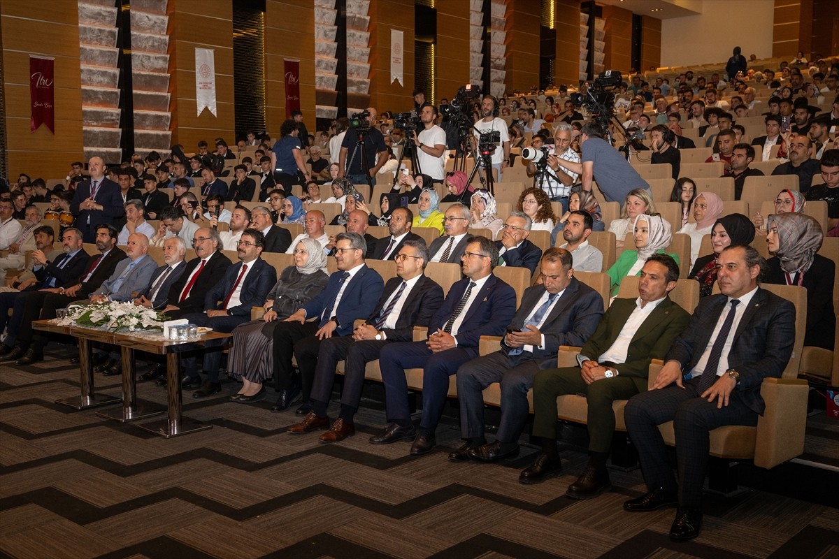 "Genç Sesler Medeniyet Ezgileri Musiki Yarışması"nın ödül töreni Talim ve Terbiye Kurulu...