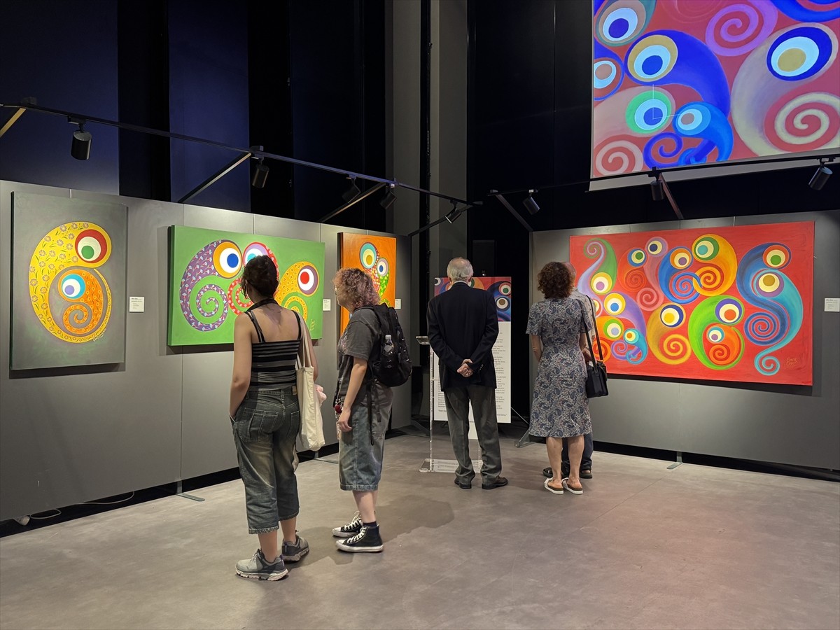 Ressam Ömer Onay'ın "Bilinç Akışı" sergisi, Atatürk Kültür Merkezi (AKM) Çok Amaçlı Salon'da...