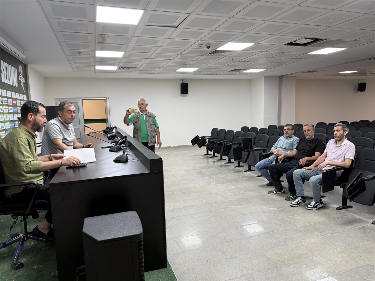  Sakaryaspor Kulübünün olağanüstü seçimli genel kurul toplantısı, yeterli çoğunluğun sağlanamaması...