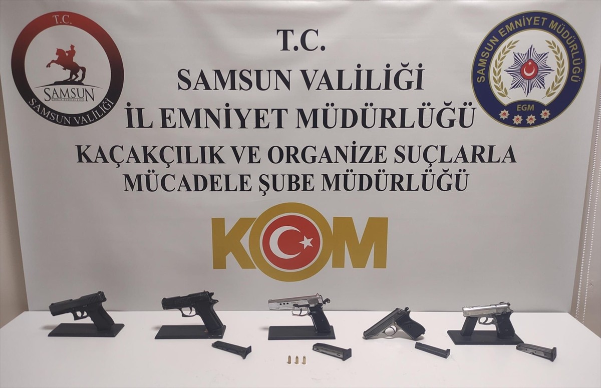 Samsun'da kurusıkı tabancayı silaha dönüştüren 2 şüpheli gözaltına alındı. Atakum ilçesinde...