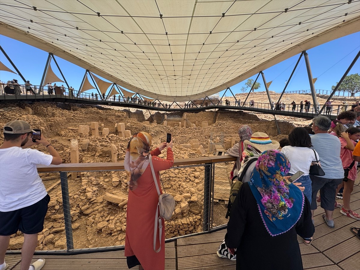 Şanlıurfa'da 12 bin yıllık geçmişiyle "tarihin sıfır noktası" olarak nitelendirilen, neolitik...