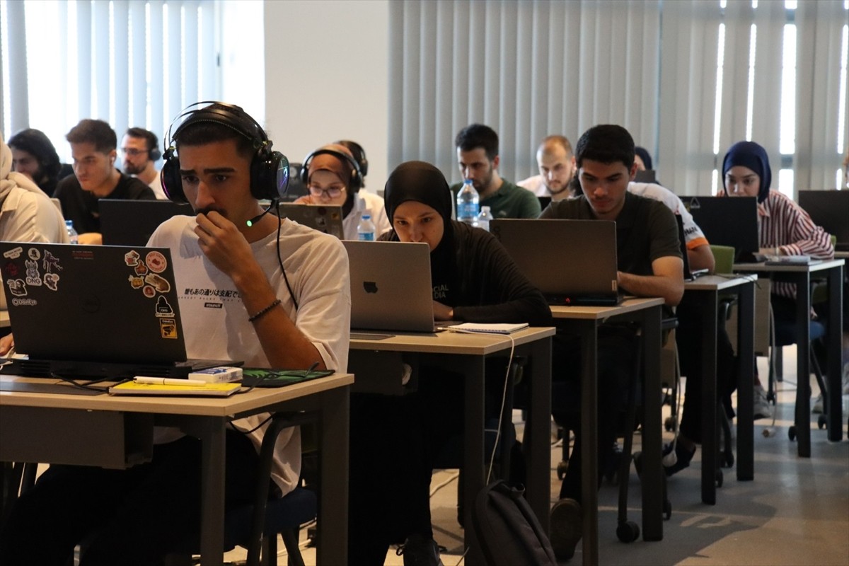 Şanlıurfa'da, Sanayi ve Teknoloji Bakanlığı koordinasyonundaki Siber Vatan Programı kapsamında...