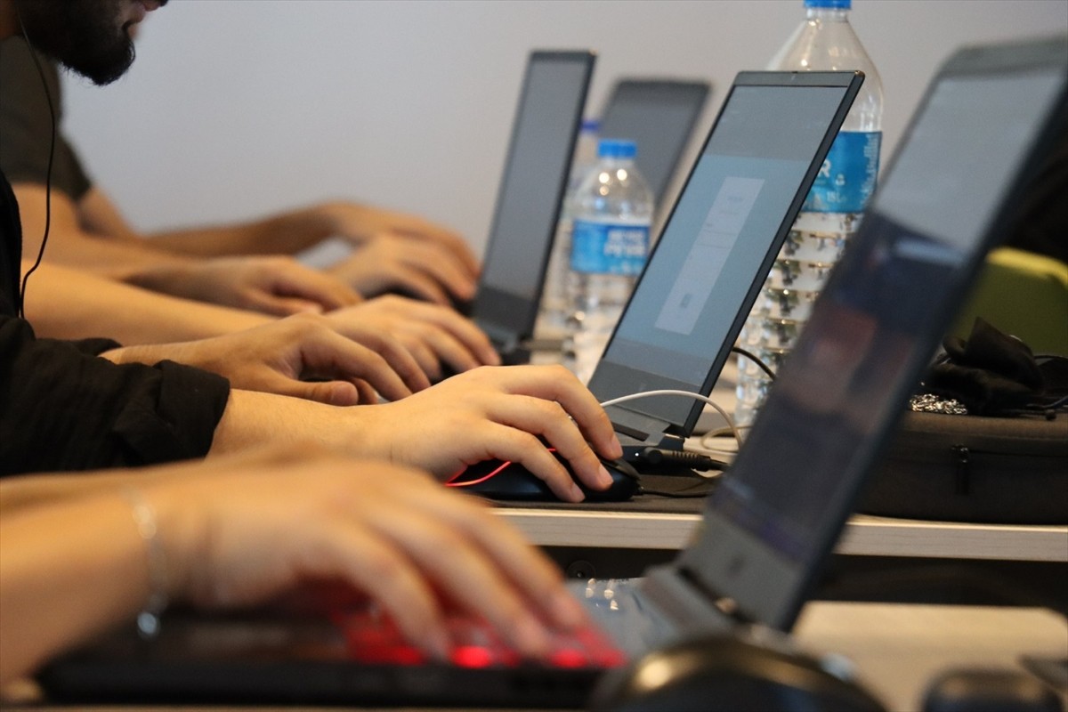 Şanlıurfa'da, Sanayi ve Teknoloji Bakanlığı koordinasyonundaki Siber Vatan Programı kapsamında...