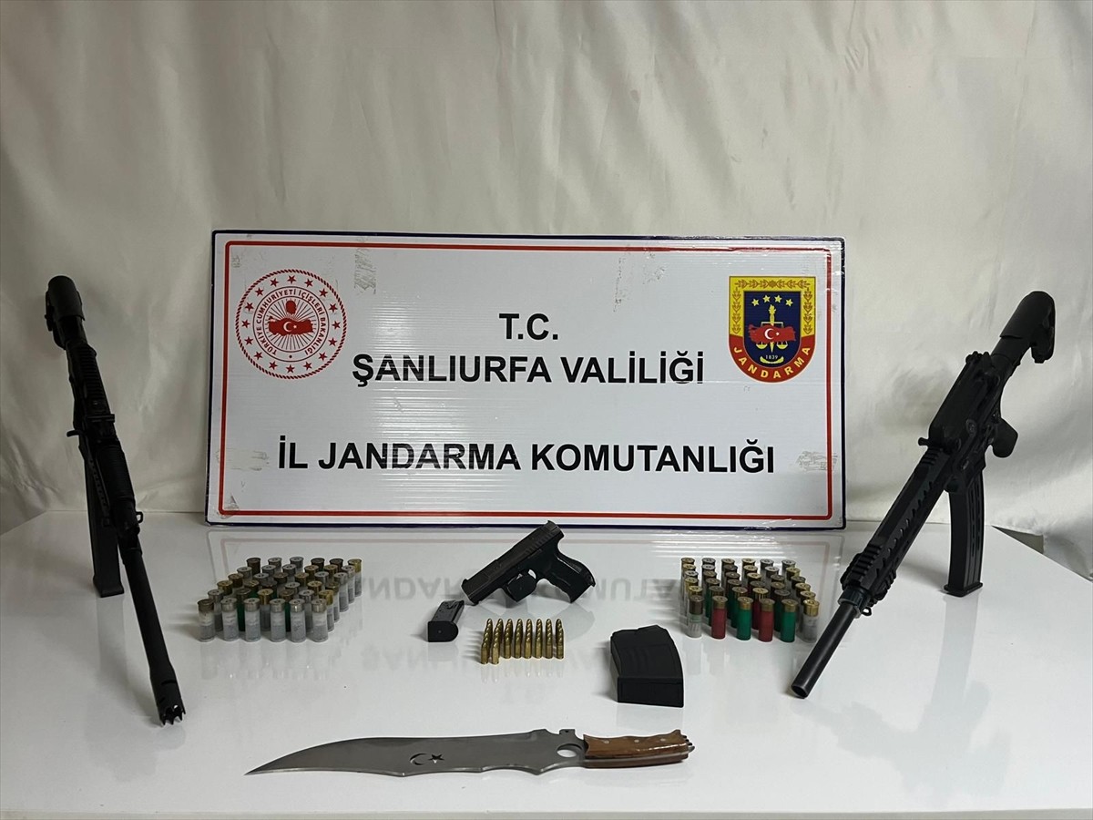 Şanlıurfa'da silah kaçakçılığı operasyonunda 5 şüpheli gözaltına alındı. Operasyonda, 3 tabanca, 4...