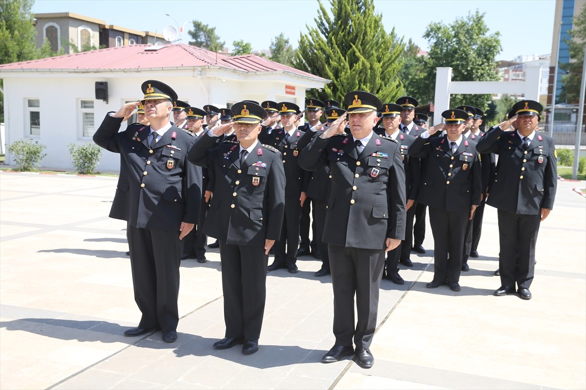 Siirt'te Jandarma Teşkilatının 186. kuruluş yıl dönümü törenlerle kutlandı. Garnizon Komutanlığı...