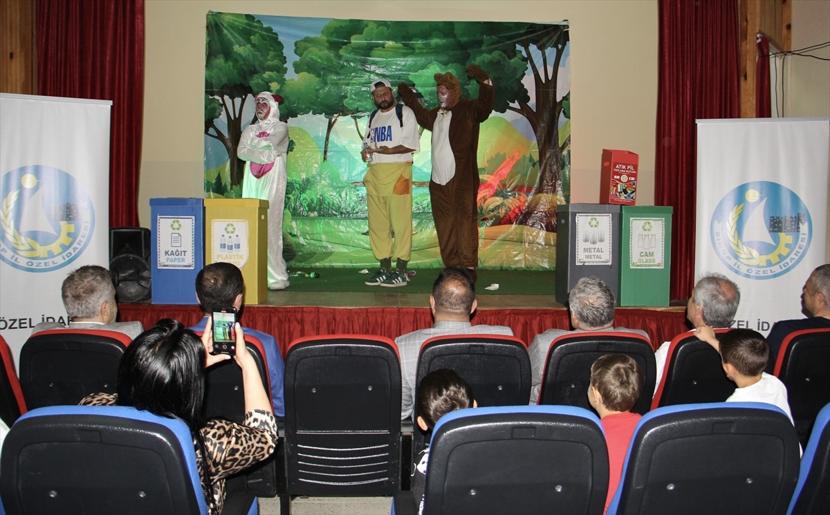 Sinop'ta kırsal kesimdeki okullarda çocuklara sıfır atığın ve geri dönüşümün önemini göstermek...