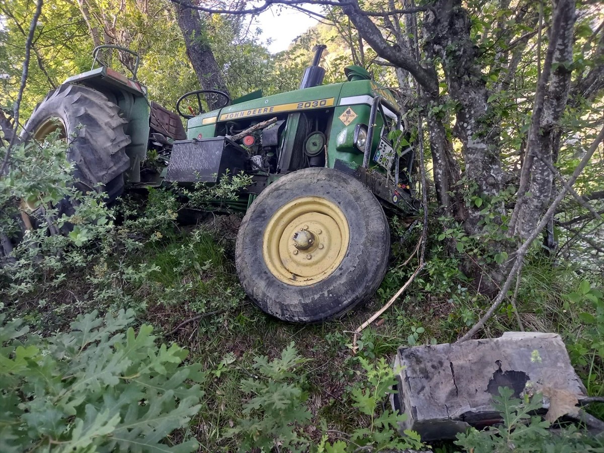 Sinop'un Dikmen ilçesinde traktörün uçuruma devrilmesi sonucu bir kişi ağır yaralandı.