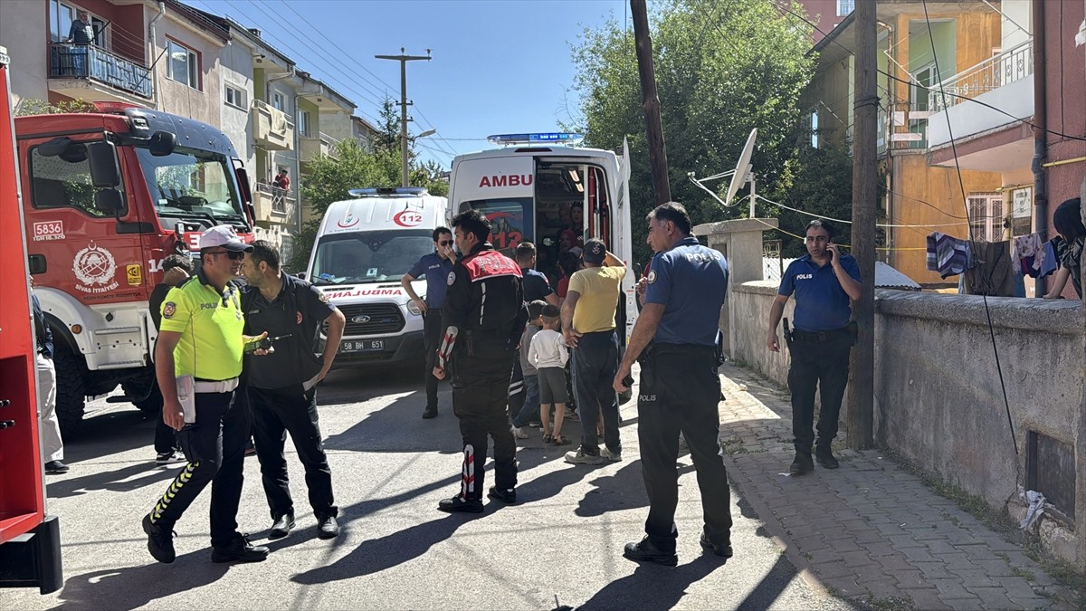  Sivas'ta bir apartmanın bodrum katında çıkan yangında 5 kişi dumandan etkilendi.