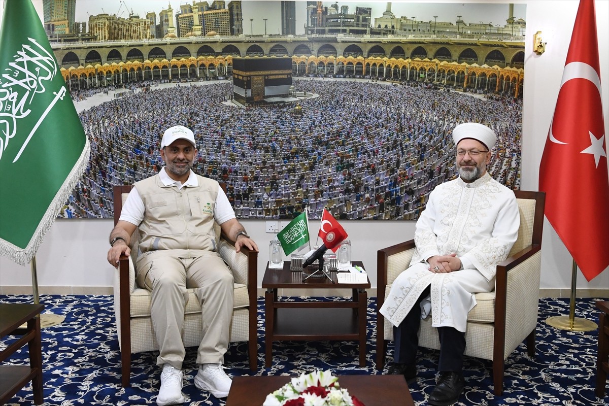 Suudi Arabistan Sağlık Bakanı Fahd bin Abdurrahman el-Celacil, Mekke'de Diyanet İşleri Başkanı...