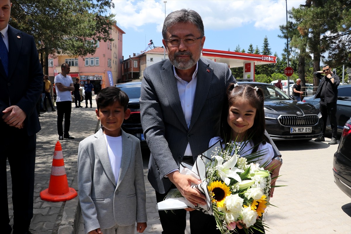 Tarım ve Orman Bakanı İbrahim Yumaklı, Karabük'ün Eflani ilçesindeki Barış Efe Parkı'nda...