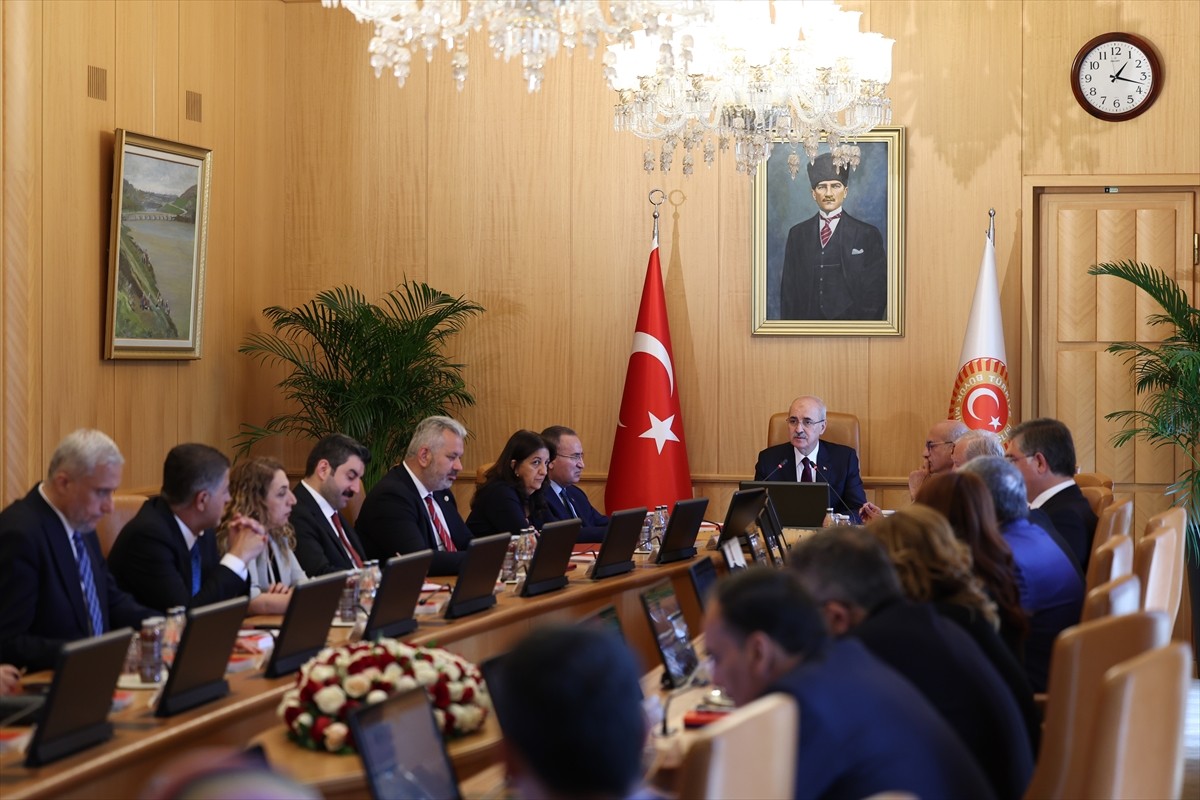 TBMM Başkanı Numan Kurtulmuş'un başkanlığında 28. Yasama Dönemi ikinci devre Başkanlık Divanı'nın...