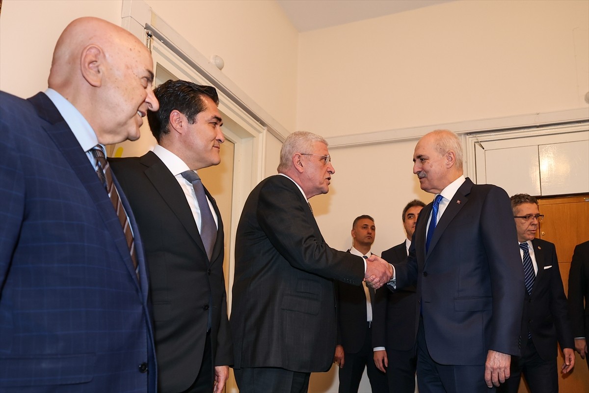 TBMM Başkanı Numan Kurtulmuş (sol 3), AK Parti Grup Başkanı Abdullah Güler (sol 2) ve AK Parti...