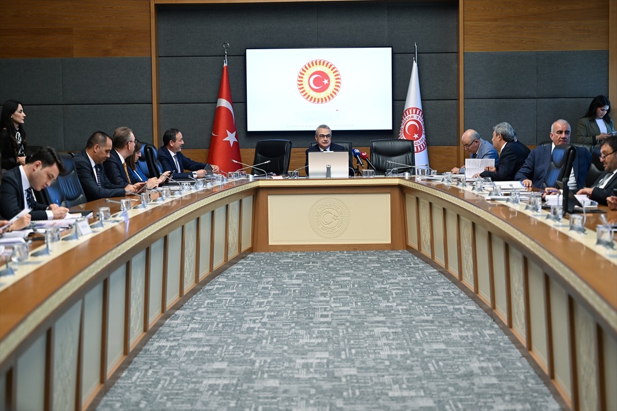 TBMM Kamu İktisadi Teşebbüsleri (KİT) Komisyonunda, Çay İşletmeleri Genel Müdürlüğü (ÇAYKUR) ile...