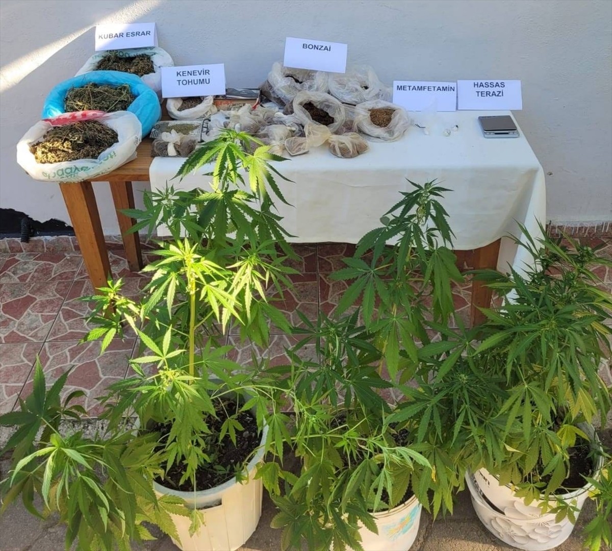 Tekirdağ'da bir evde tarihi eser niteliğinde olduğu değerlendirilen 432 sikke ve obje, 1 kilo 348...