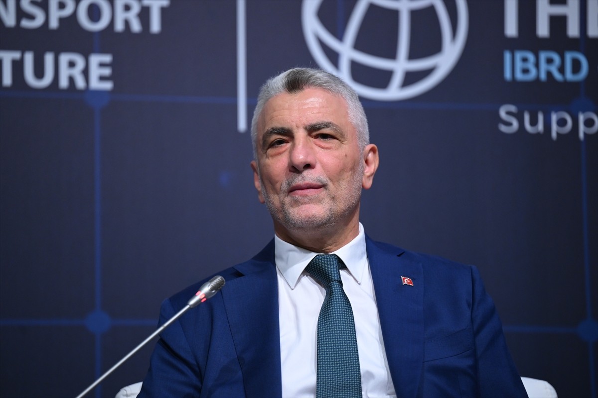 Ticaret Bakanı Ömer Bolat, Küresel Ulaştırma Koridorları Forumu kapsamında, "Zorlu Bir Küresel...