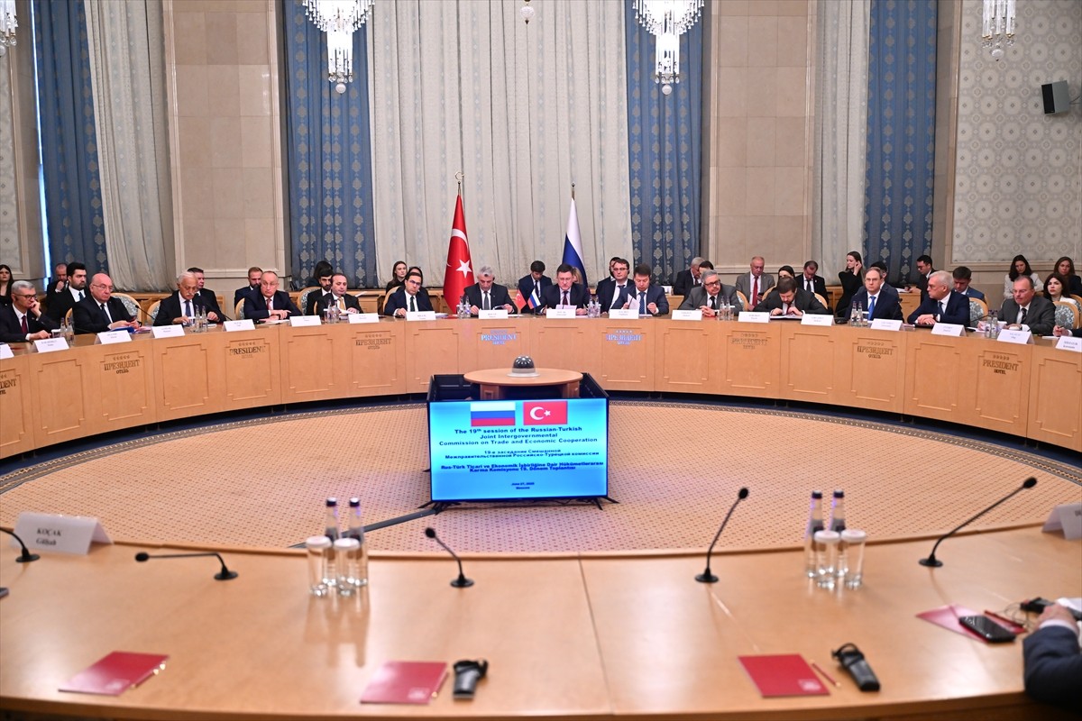 Ticaret Bakanı Ömer Bolat, Rusya'nın başkenti Moskova'da düzenlenen Türk-Rus Ticari ve Ekonomik...