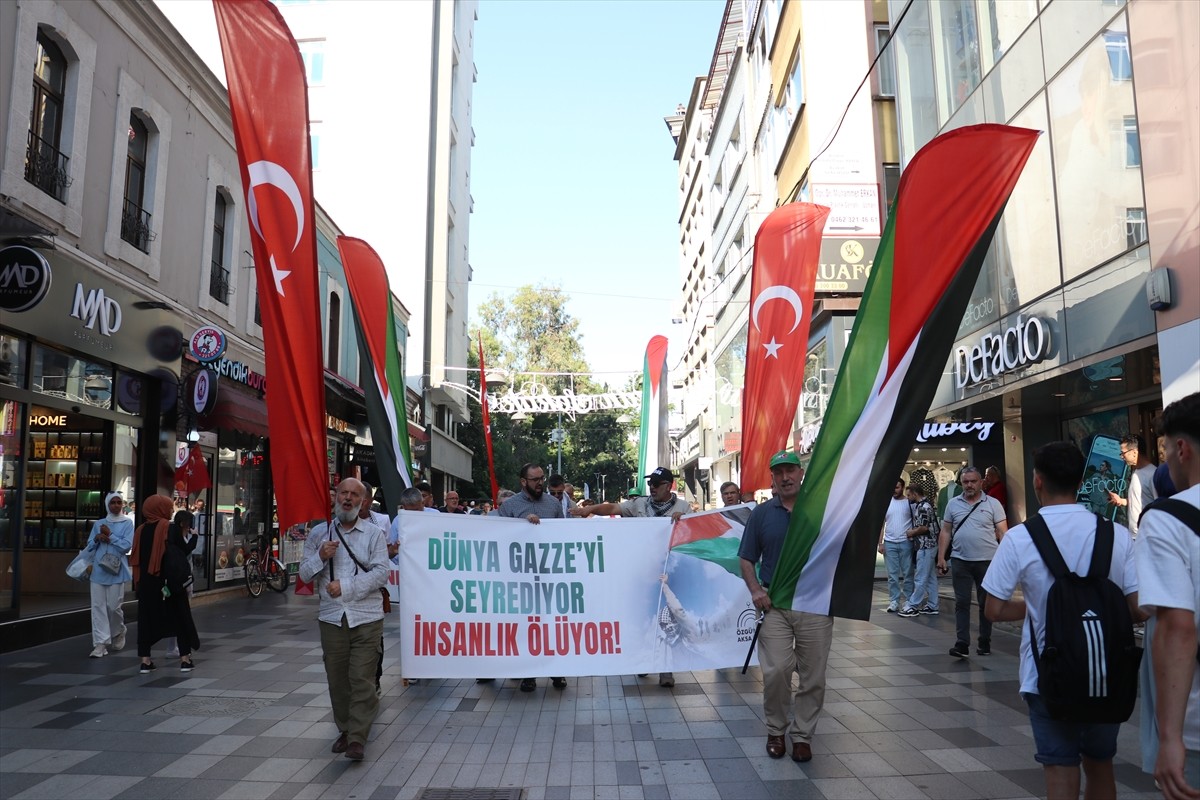 Trabzon'da, Gazze'ye destek için yürüyüş düzenlendi. Ortahisar ilçesindeki 15 Temmuz Şehitleri ve...