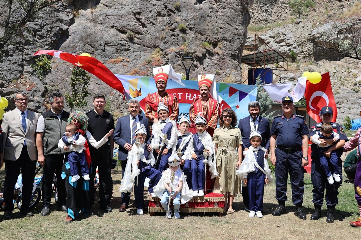 Trabzon Vakıflar Bölge Müdürlüğünce Artvin'de 18 çocuk için sünnet şöleni organize...