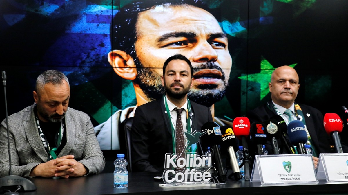 Trendyol Süper Lig'e yükselen Kocaelispor, anlaşmaya vardığı teknik direktör Selçuk İnan için imza...