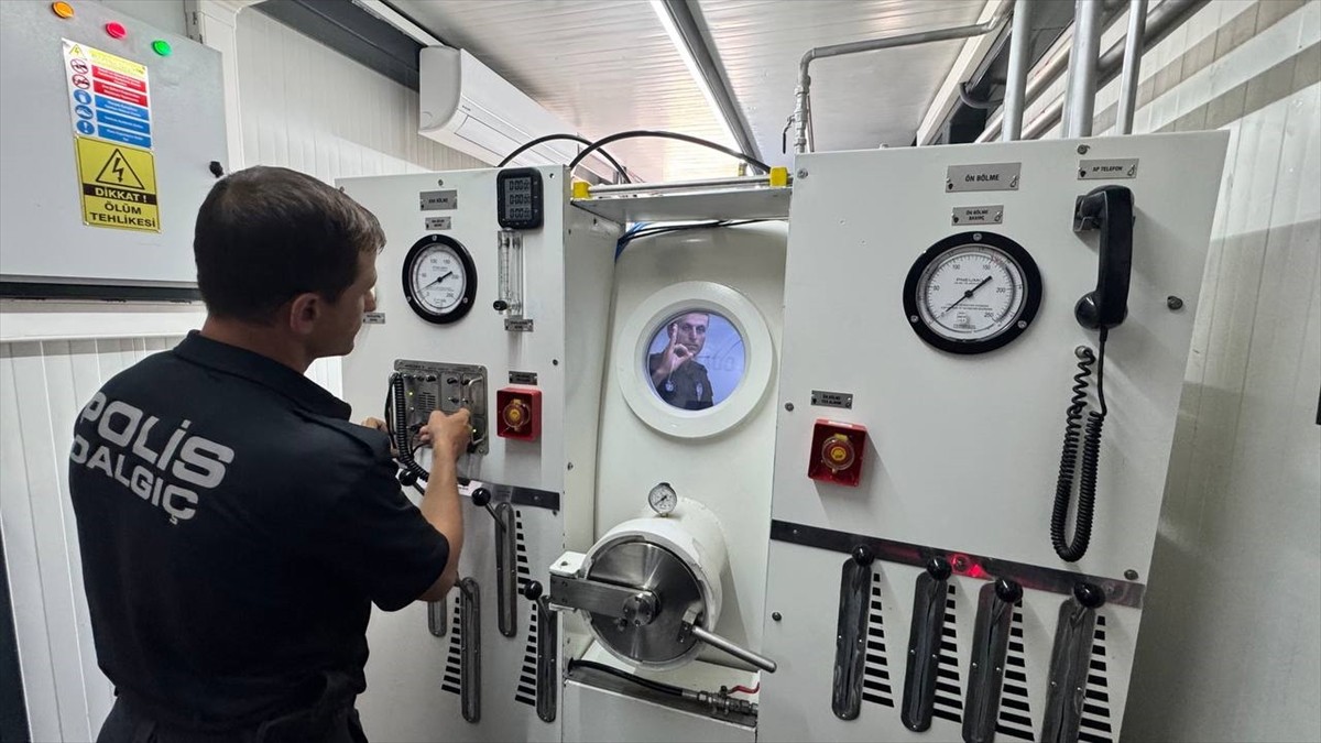 Türk Polis Teşkilatı'nda "karanlık suların delil avcısı" olarak bilinen kurbağa adamlar, Çanakkale...