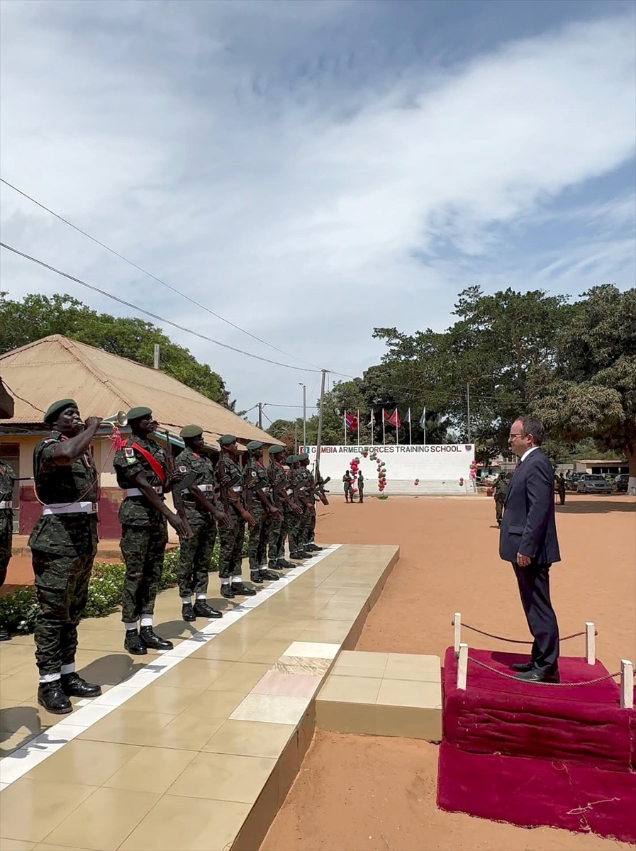 Türkiye'de askeri okullarda eğitim görecek 22 Gambiyalı asker, Türkçe kursunu başarıyla tamamladı....