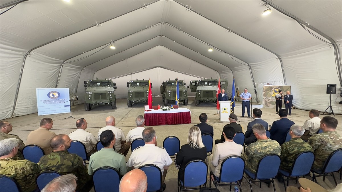 Türkiye'den gönderilen ve Bosna Hersek ordusuna teslim edilen 4 adet Kirpi II zırhlı araç için...