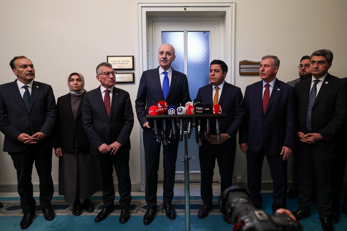 Türkiye Büyük Millet Meclisi Başkanı Numan Kurtulmuş (sol 4), Yeni Yol Partisi Grup Başkanı Bülent...