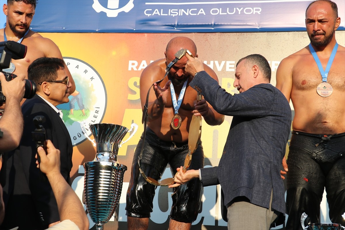Türkiye Geleneksel Güreşler Federasyonunca (TGGF) düzenlenen 2025 CW Enerji Türkiye Yağlı Güreş...