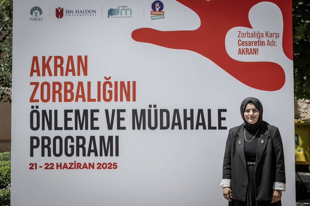 Türkiye Gençlik ve Eğitime Hizmet Vakfı (TÜRGEV) tarafından İstanbul'da düzenlenen Akran...