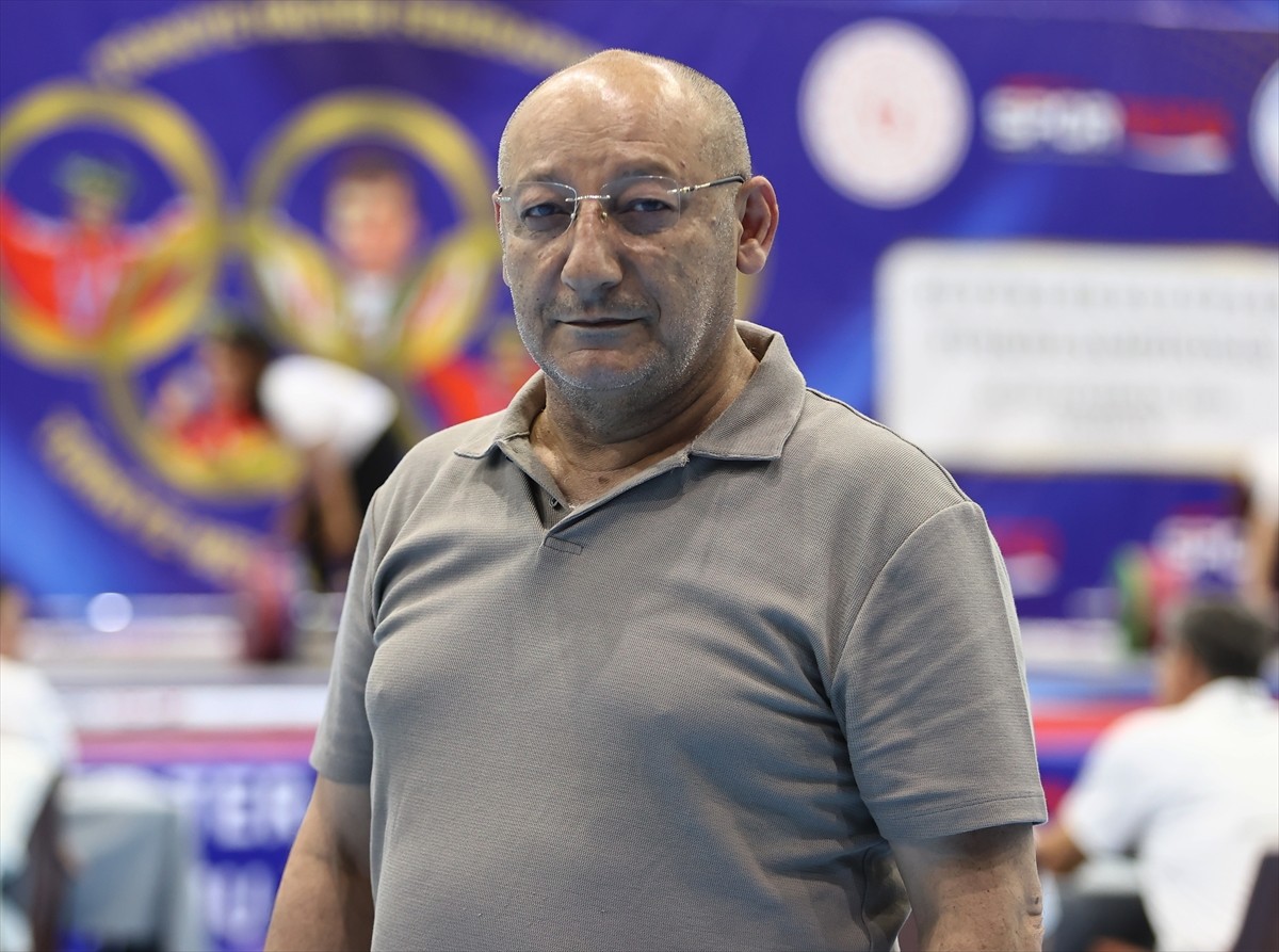 Türkiye Halter Federasyonu tarafından düzenlenen Kulüpler Türkiye Halter Şampiyonası, Samsun'da...