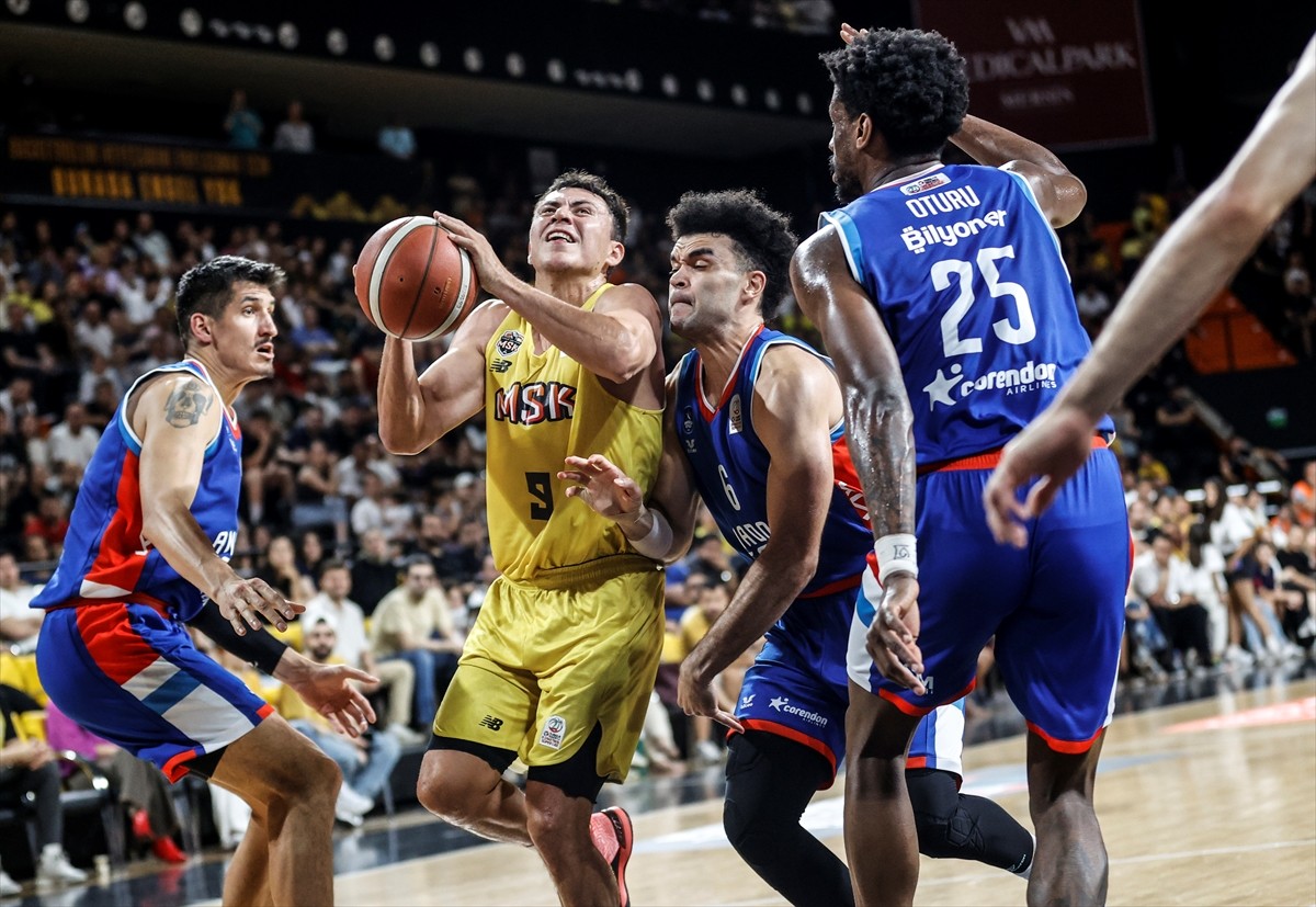 Türkiye Sigorta Basketbol Süper Ligi play-off çeyrek final ikinci maçında Mersin Spor ile Anadolu...