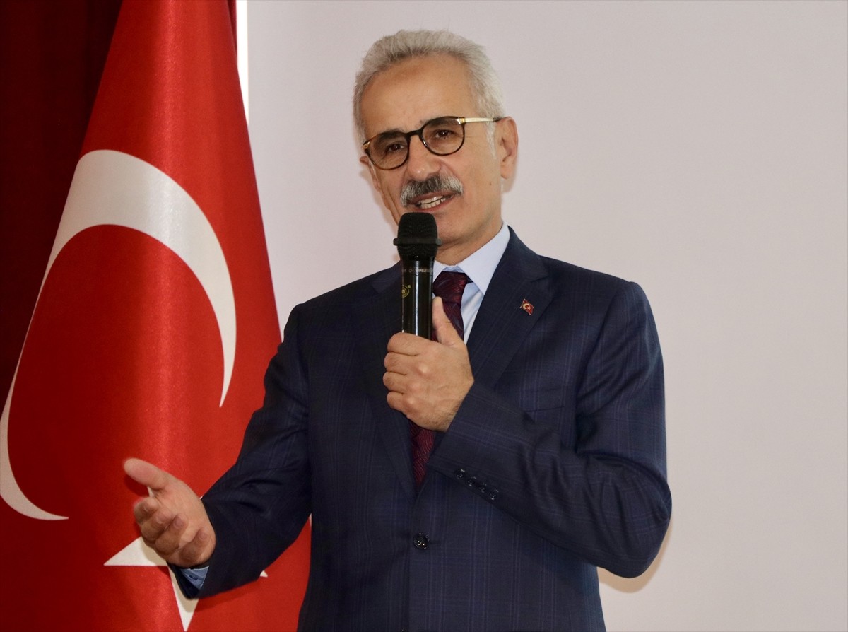 Ulaştırma ve Altyapı Bakanı Abdulkadir Uraloğlu (sağ 3), Trabzon'un Düzköy ilçesindeki Mehmet...