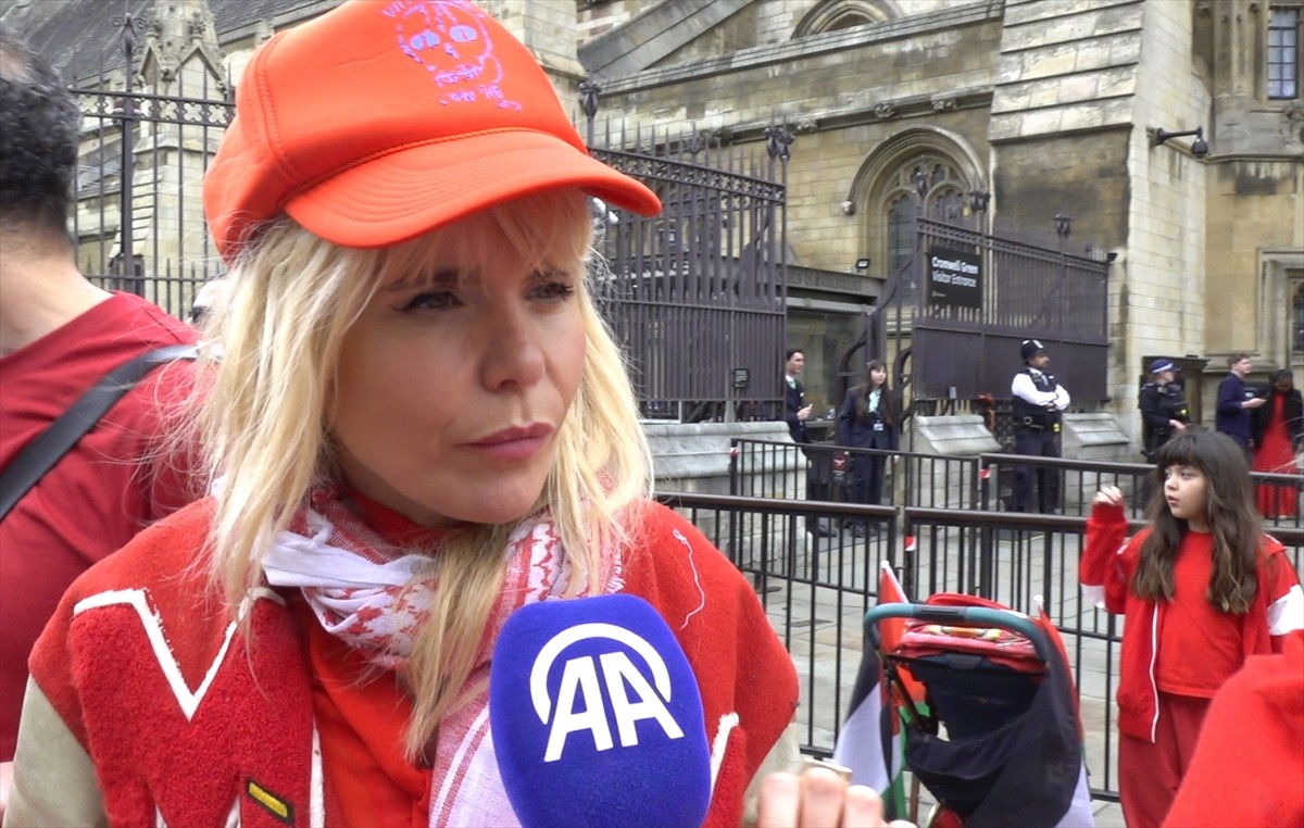 Ünlü İngiliz şarkıcı, söz yazarı ve aktris Paloma Faith, İngiltere'nin Gazze'de soykırım...