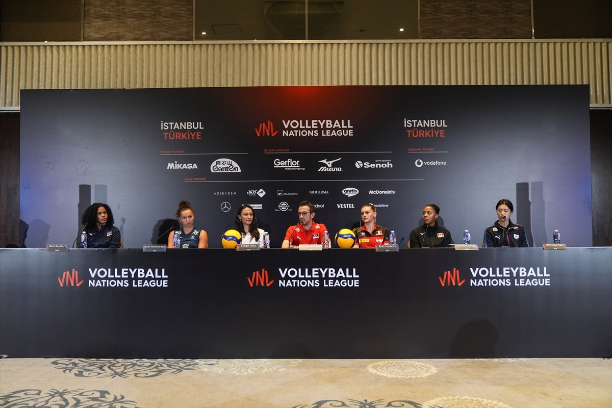 Voleybol FIVB Kadınlar Milletler Ligi'nin (VNL) İstanbul'da oynanacak 2. hafta müsabakaları öncesi...
