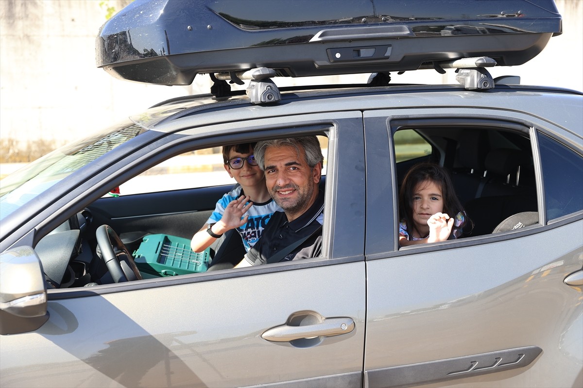 Yaşadıkları Avrupa ülkelerinden yıllık izinlerini geçirmek üzere yola çıkan gurbetçilerin...