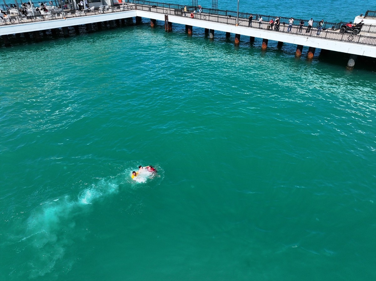Yaz mevsiminde boğulma vakalarının önüne geçmek için uzmanlar, rüzgarlı havalarda, yasak yerlerde...