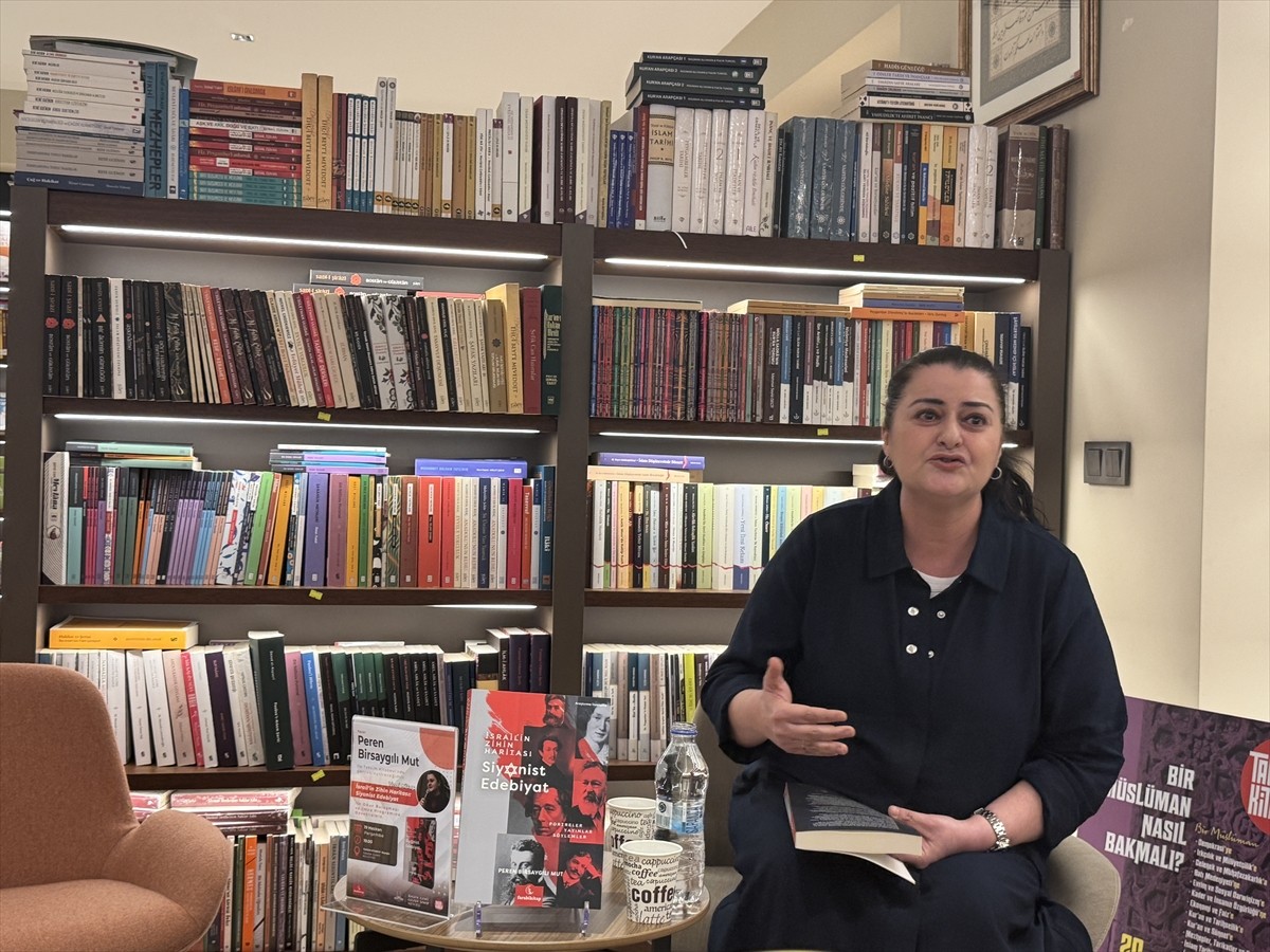 Yazar Peren Birsaygılı Mut, İsrail'in kuruluşuna katkı sağlayan 30 siyonist yazarın portrelerini...