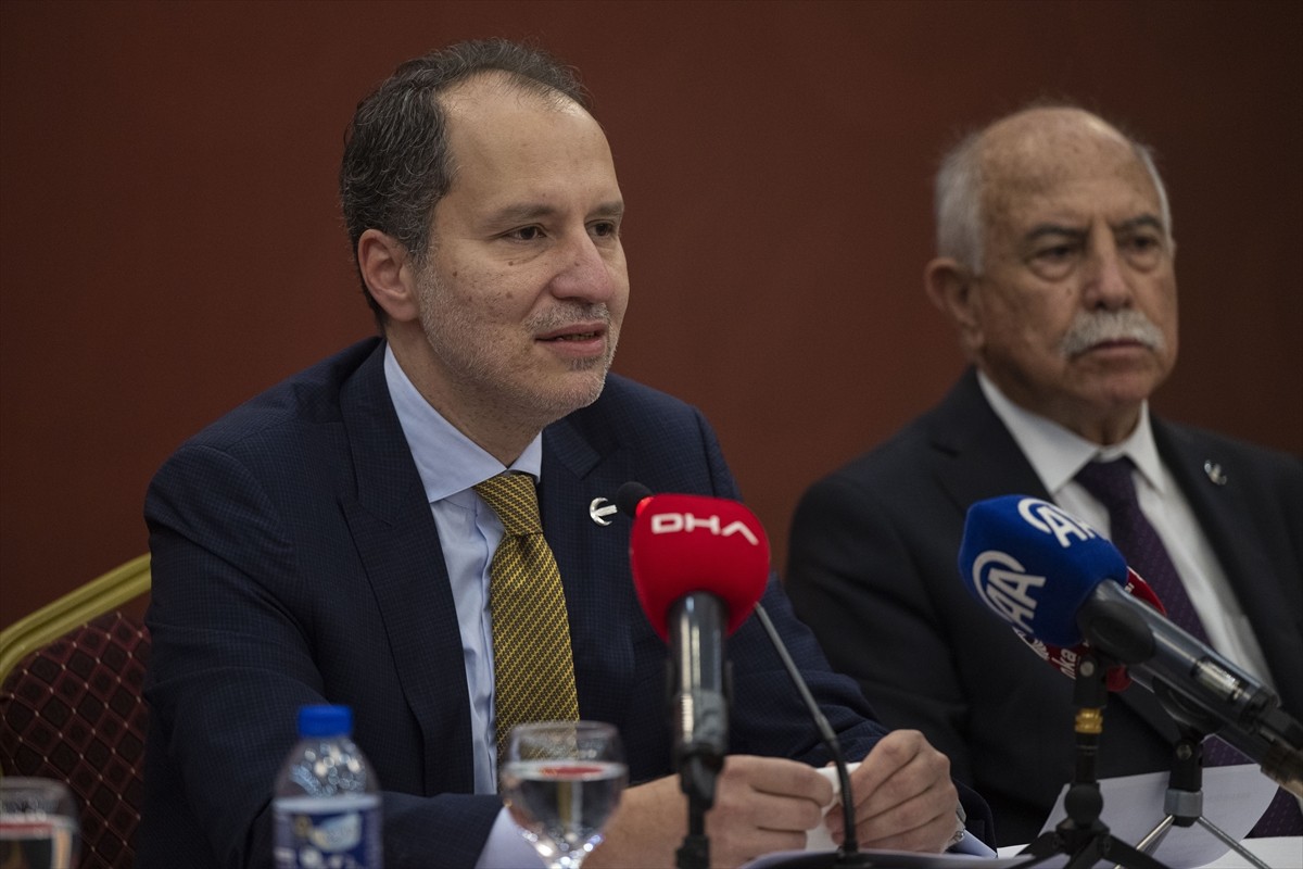 Yeniden Refah Partisi Genel Başkanı Fatih Erbakan, Haymana ilçesindeki bir otelde düzenlenen "STK...