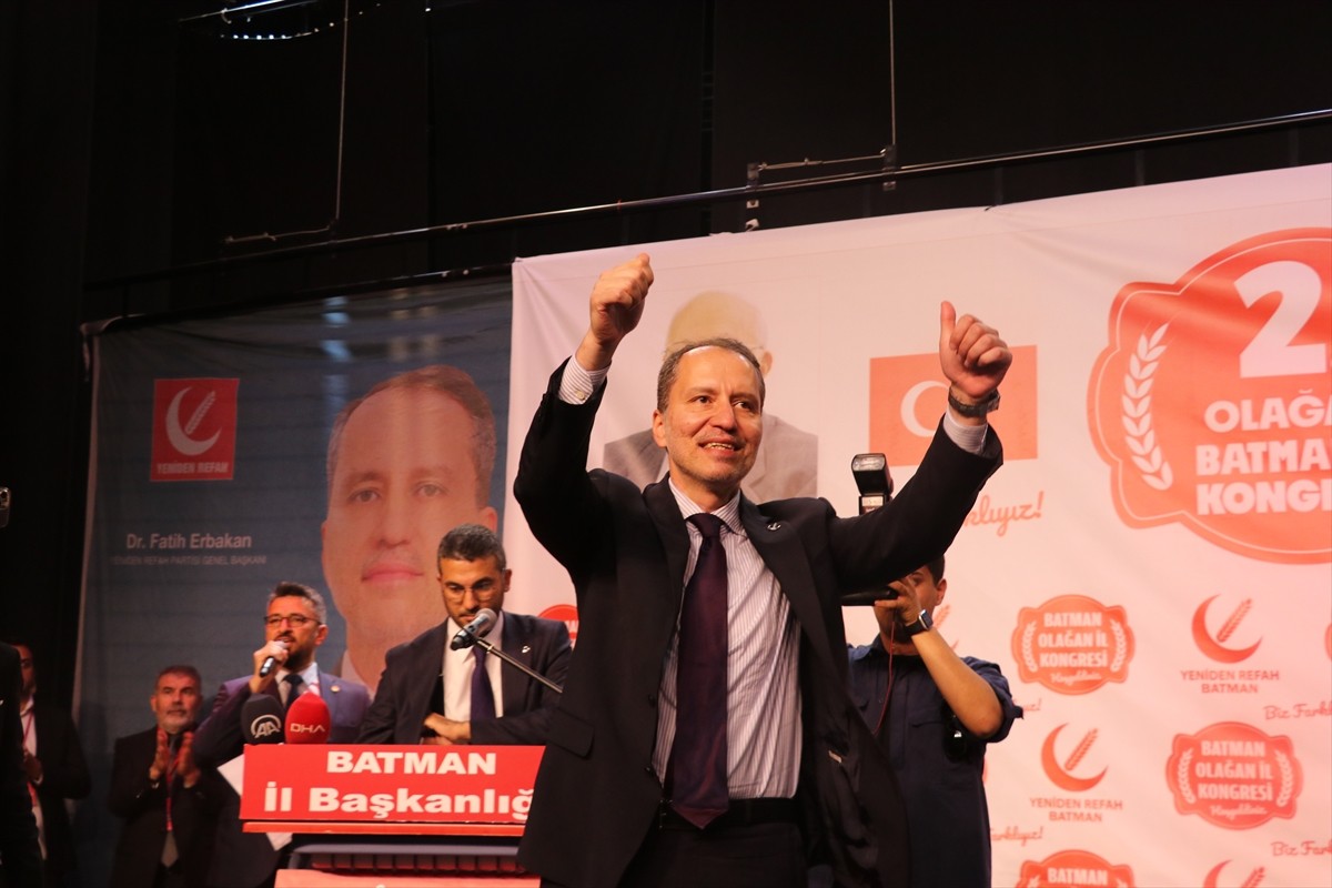 Yeniden Refah Partisi Genel Başkanı Fatih Erbakan, partisinin Batman 2. Olağan Kongresi'ne...