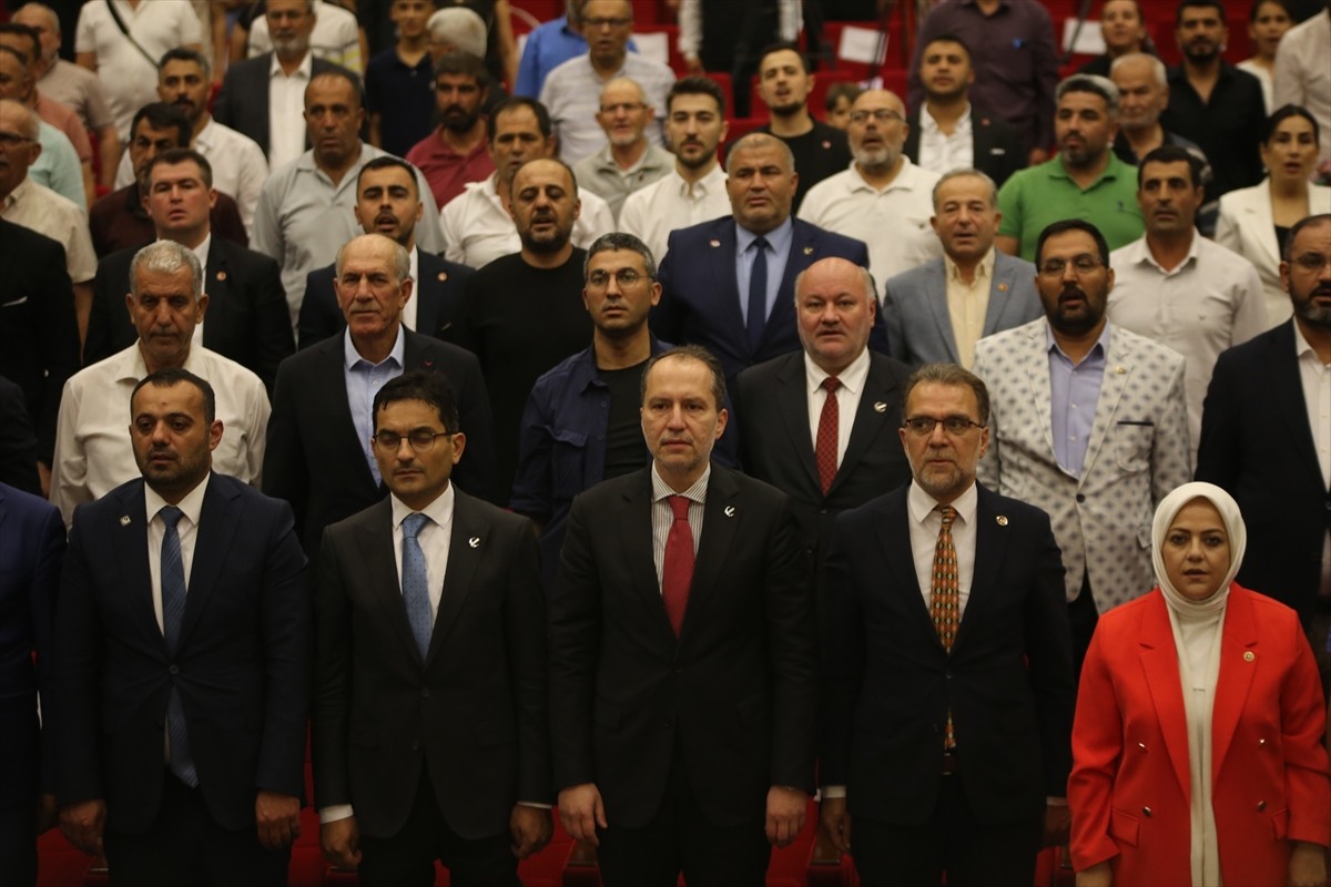 Yeniden Refah Partisi Genel Başkanı Fatih Erbakan (sağ3), Merkezefendi Kültür Merkezi'nde...