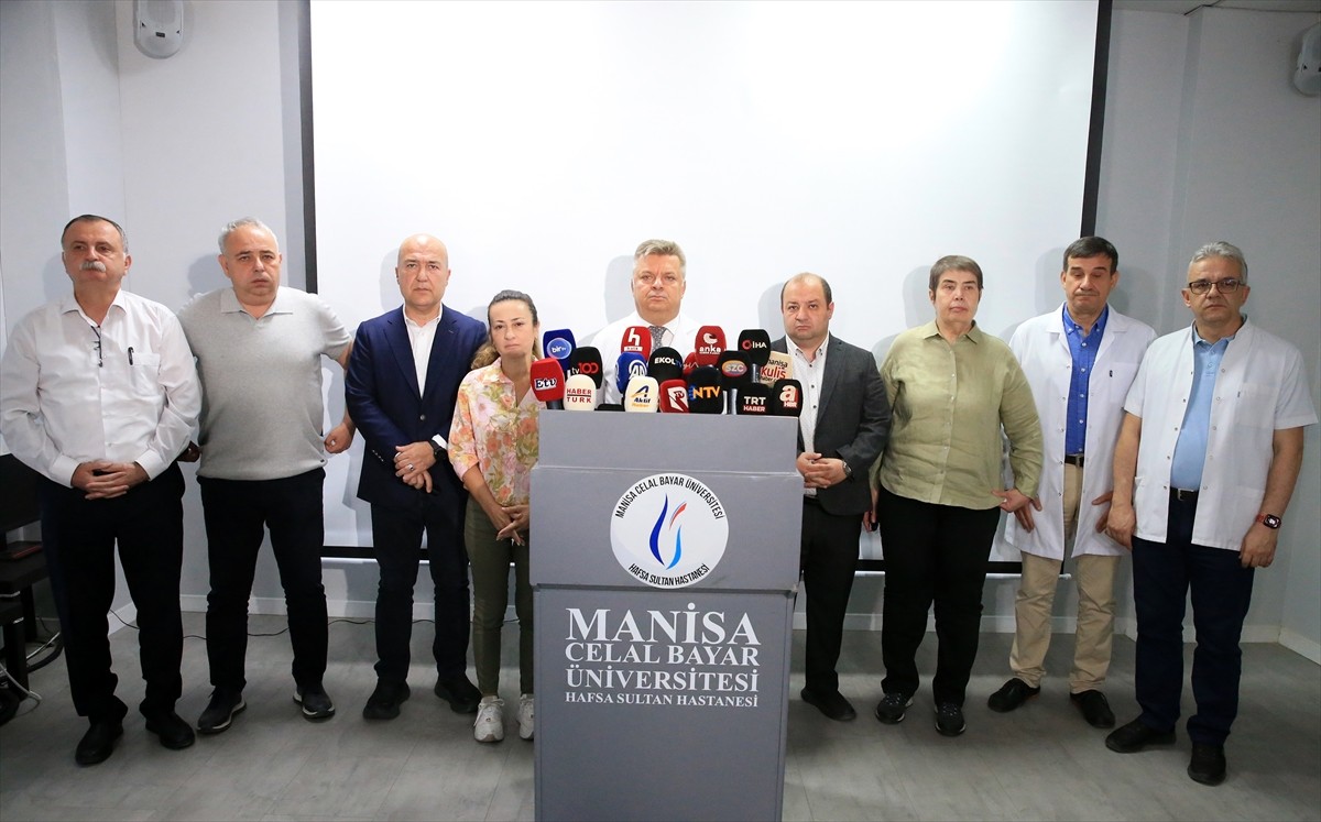 Yunusemre ilçesindeki evinde 6 Haziran akşamı elektrik akımına kapılan Zeyrek'in tedavisi, Manisa...