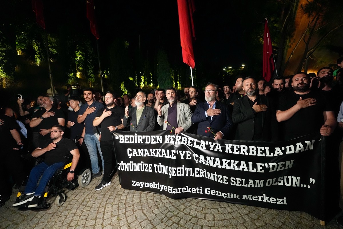 Zeynebiye Hareketi Gençlik Merkezince, Üsküdar'daki 15 Temmuz Şehitler Anıtı önünde Hazreti...