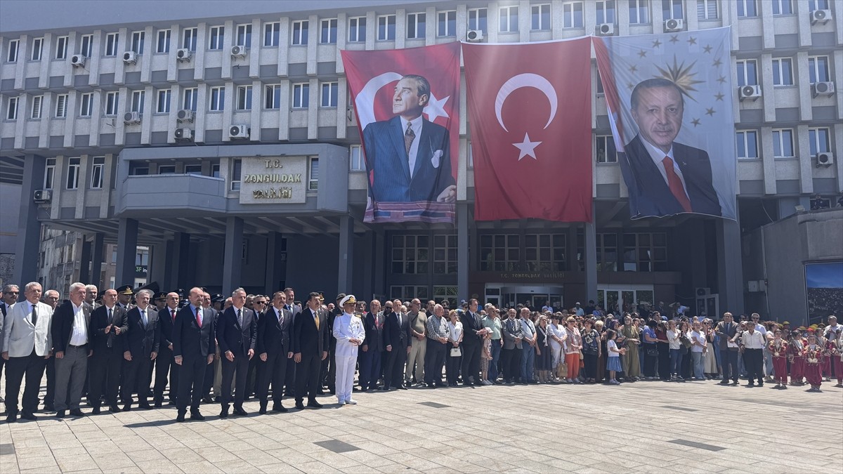 Zonguldak'ın kurtuluşunun 104. yıl dönümü ve taş kömürünü bulan Uzun Mehmet'i Anma Günü...