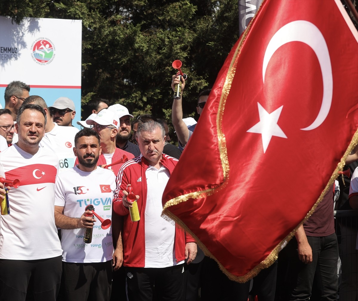 15 Temmuz Demokrasi ve Milli Birlik Günü dolayısıyla düzenlenen Vatan Koşusu'nda şehitler anıldı....