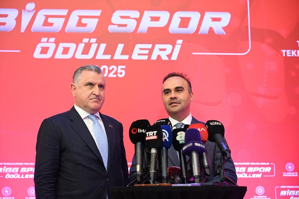 2025 BİGG Spor Ödülleri töreninde ilk 5'e giren firmalar, ödüllerini aldı. Gençlik ve Spor Bakanı...