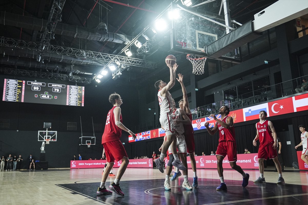 28. Uluslararası Turgut Atakol Basketbol Turnuvası’nın final maçında Türkiye ile Avusturya 20 yaş...