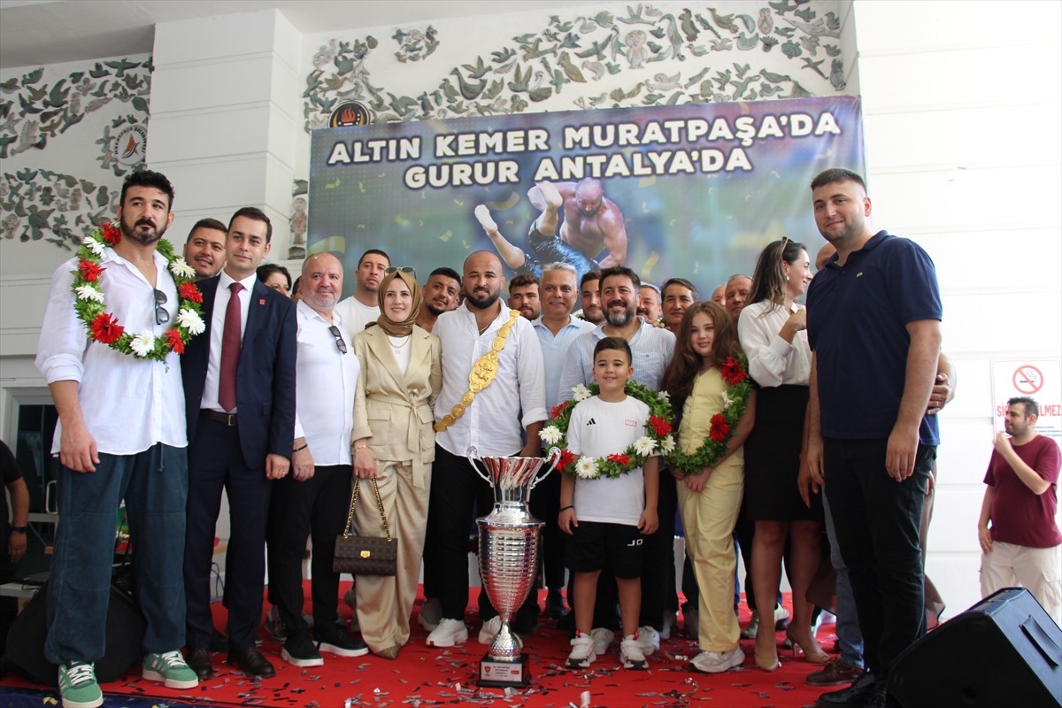 664. Tarihi Kırkpınar Yağlı Güreşleri'nde başpehlivanlığı kazanan Orhan Okulu için memleketi...